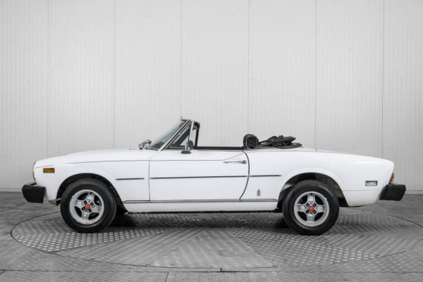 Fiat 124 Spider CS1 1977 65197