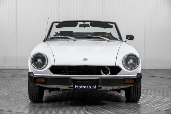 Fiat 124 Spider CS1 1977 65202