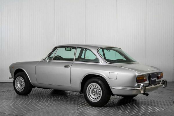 Alfa Romeo 2000 GT Veloce 1975 101633