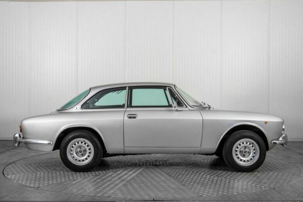 Alfa Romeo 2000 GT Veloce 1975 101637