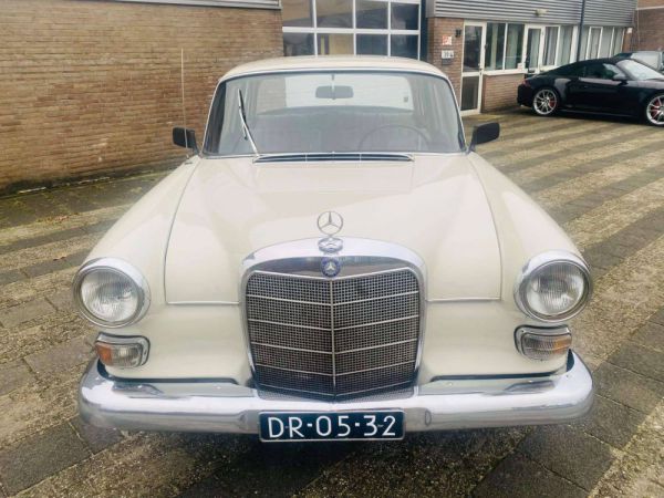 Mercedes-Benz 230 1967