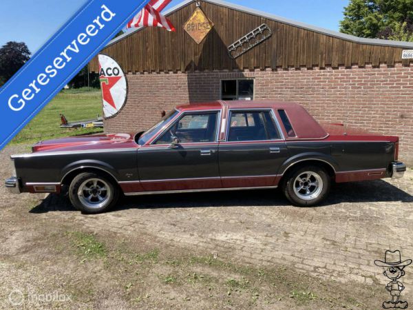 Lincoln Town Car 1984 78595