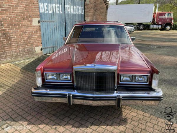 Lincoln Town Car 1984 78601