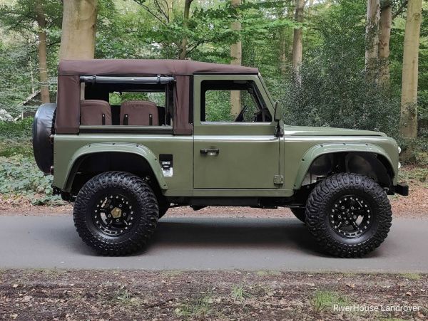 Land Rover Defender 90 1991 108976