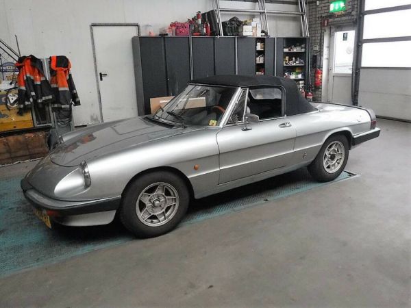 Alfa Romeo Spider Veloce 2000 1983 52021