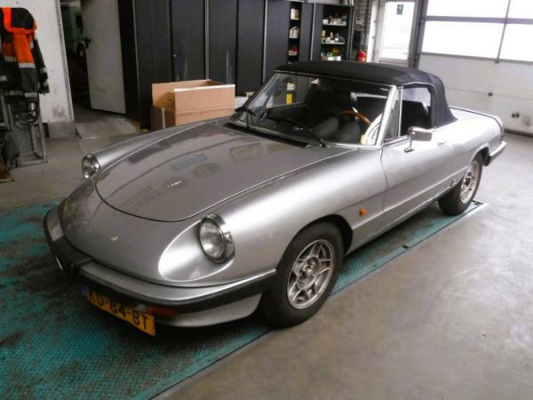 Alfa Romeo Spider Veloce 2000 1983 52025