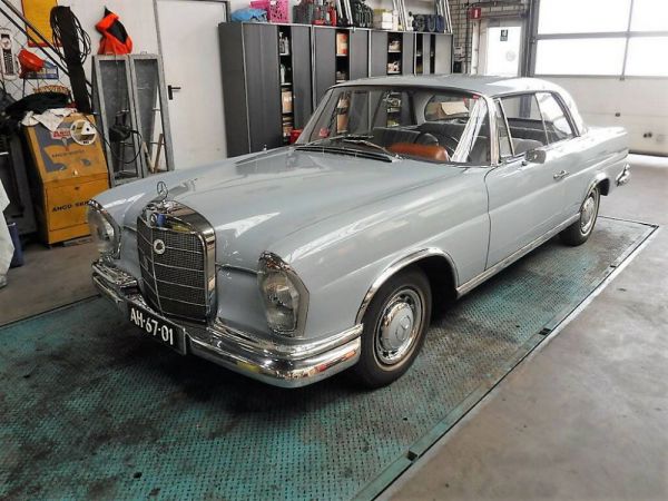 Mercedes-Benz 220 SE b 1963