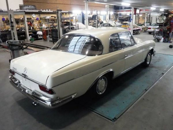 Mercedes-Benz 300 SE 1967 53774