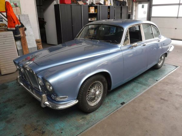 Jaguar 420 1967 61713