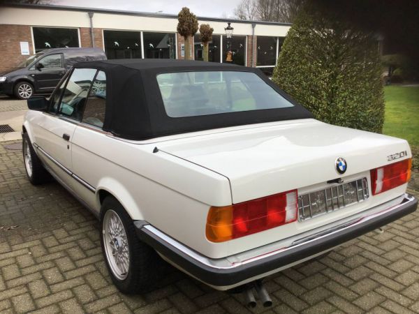 BMW 320i 1992