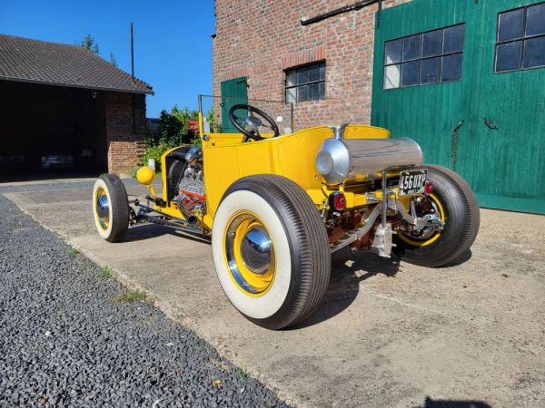 Ford V8 DeLuxe 1940 104855