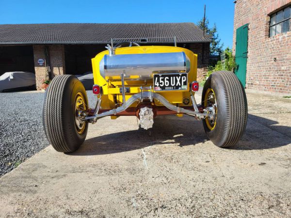 Ford V8 DeLuxe 1940 104858