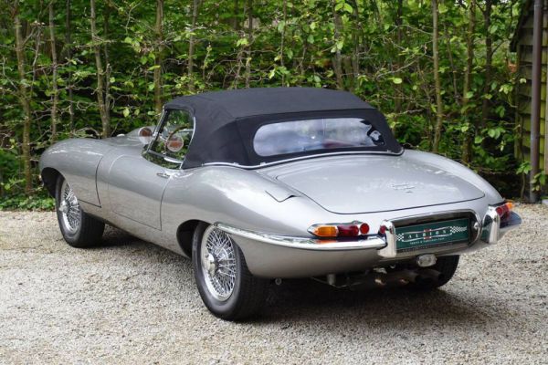 Jaguar E-Type 4.2 1965 704