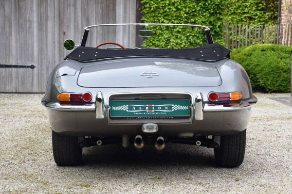 Jaguar E-Type 4.2 1965 706