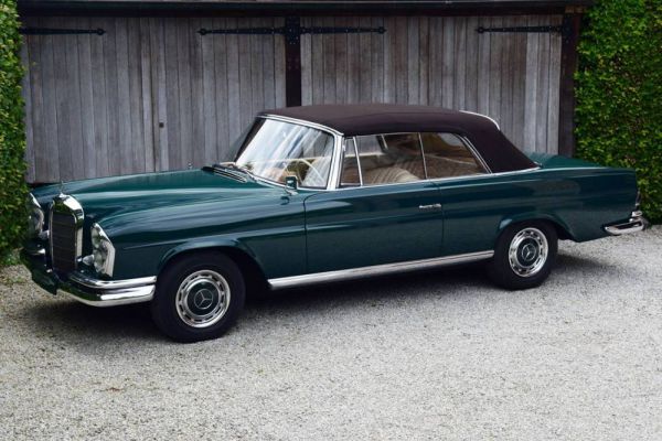 Mercedes-Benz 220 SE b 1963