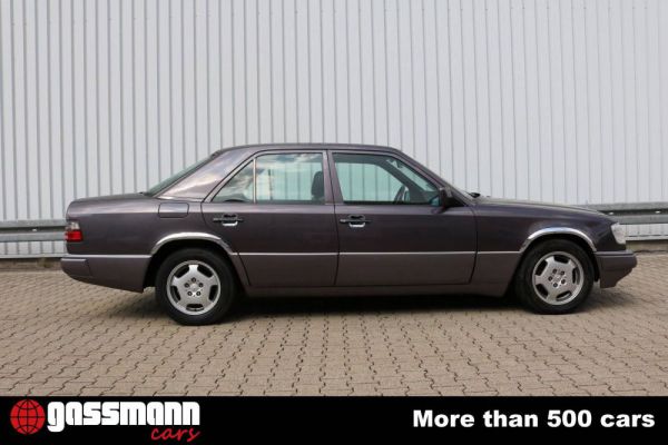 Mercedes-Benz 300 d 1990 22530