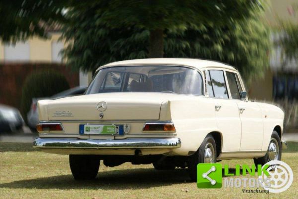 Daimler 2.5 Litre V8 1967 32481