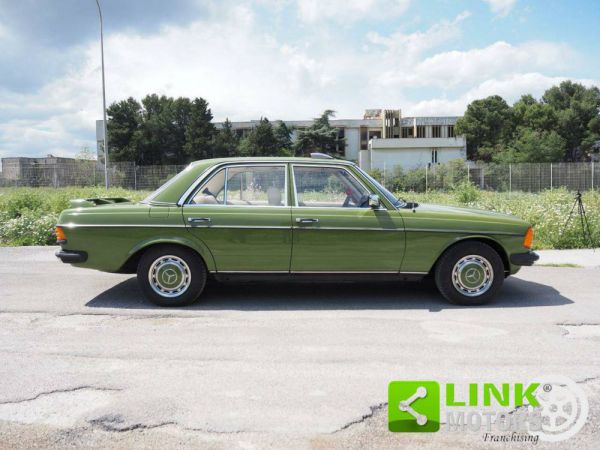 Mercedes-Benz 240 D 1982 33063