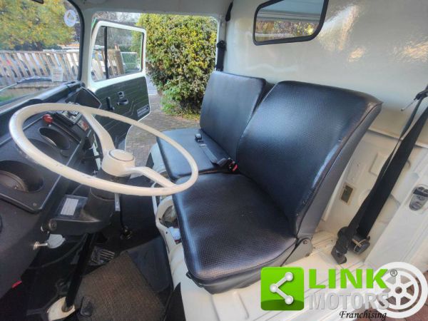 Volkswagen T2b panel van 1973 33564