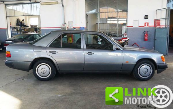 Mercedes-Benz 200 1989 57224