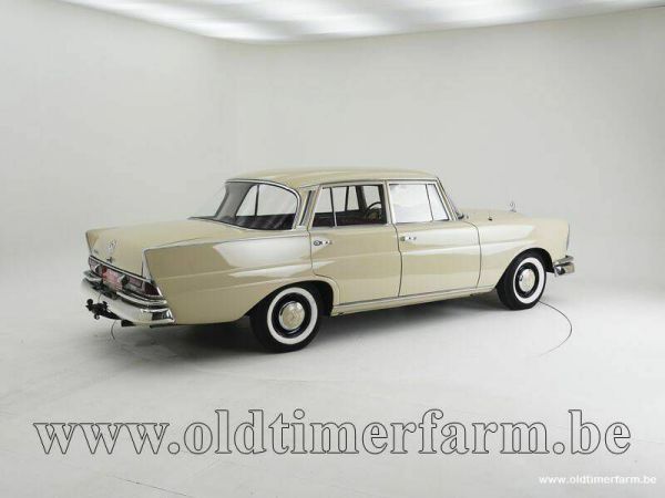 Mercedes-Benz 220 S b 1960