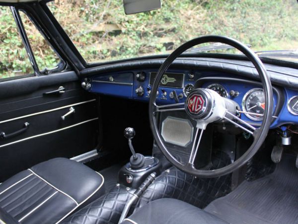 MG MGB GT 1967 10707