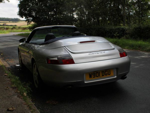 Porsche 911 Carrera 4 2000 10759