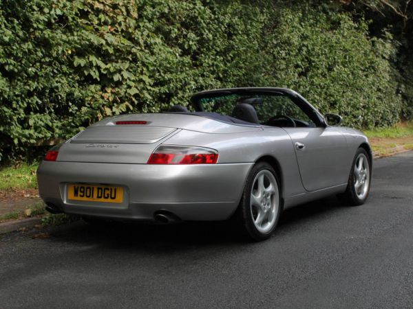 Porsche 911 Carrera 4 2000 10761