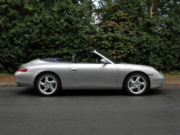 Porsche 911 Carrera 4 2000 10762