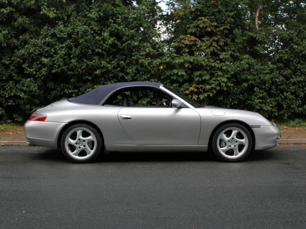 Porsche 911 Carrera 4 2000 10763