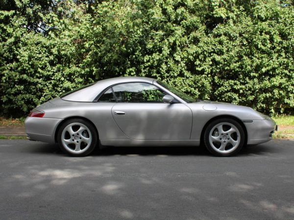 Porsche 911 Carrera 4 2000 10764