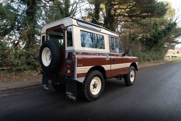 Land Rover 88 1982 105811