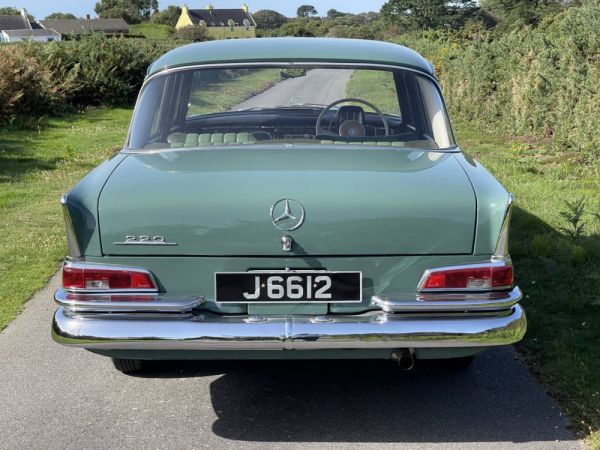 Mercedes-Benz 220 b 1965 31408