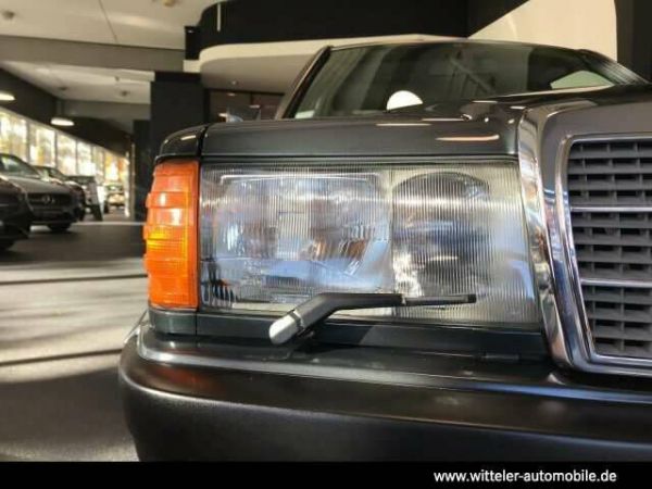 Mercedes-Benz 190 E 2.5-16 1990 67614