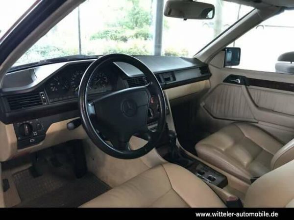 Mercedes-Benz E 220 1993 97580