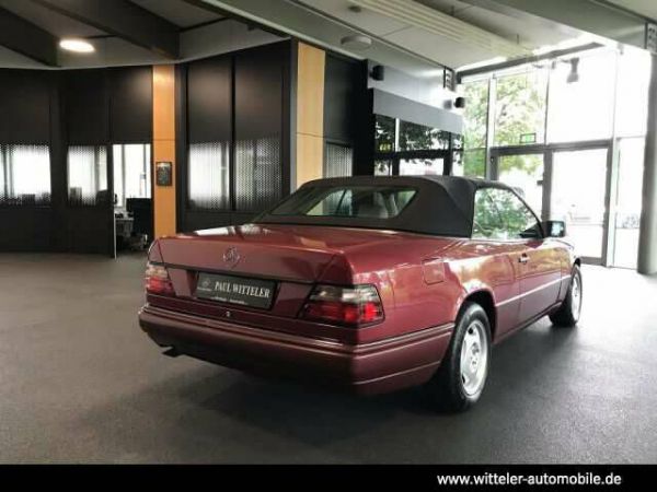 Mercedes-Benz E 220 1993 97581