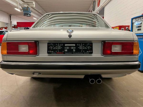 BMW 735i 1980 3223