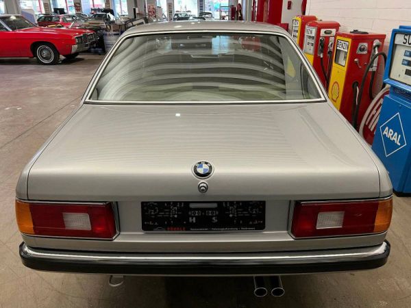 BMW 735i 1980 3224