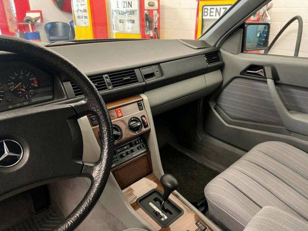 Mercedes-Benz 230 CE 1990 3316