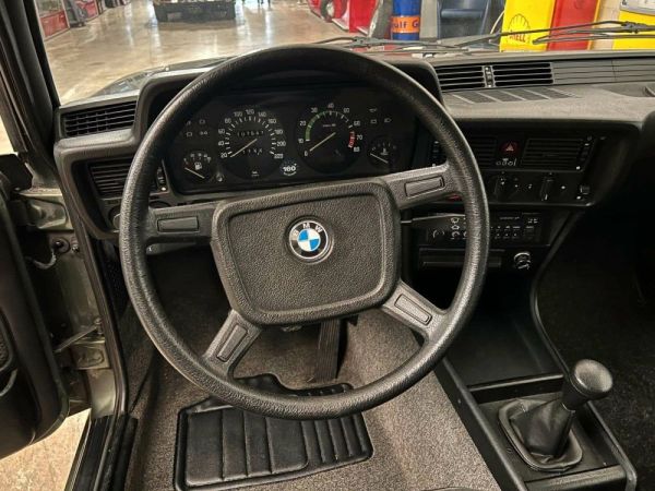 BMW 323i 1981 108017