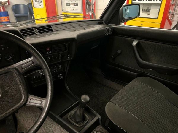 BMW 323i 1981 108018