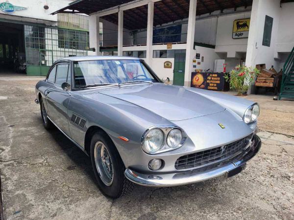 Ferrari 330 GT 2+2 1964 9726