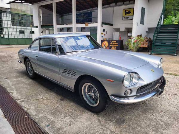 Ferrari 330 GT 2+2 1964 9727