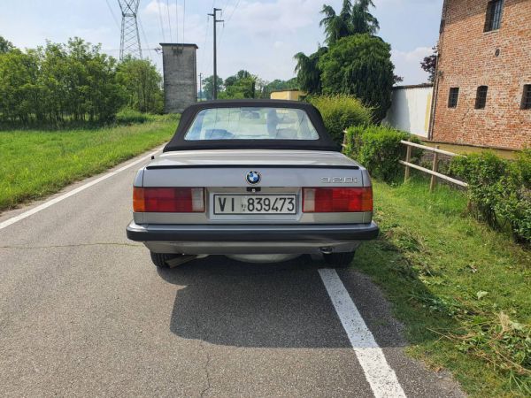 BMW 320i 1988 51051