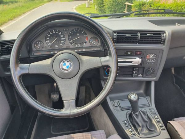 BMW 320i 1988 51056