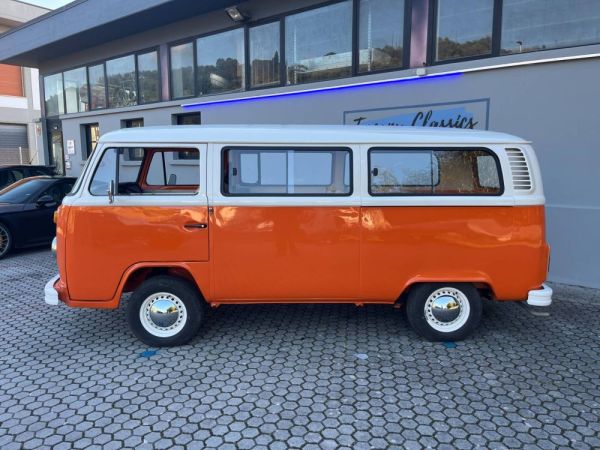 Volkswagen T2b minibus 1974 105878