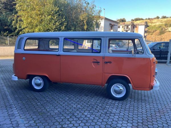 Volkswagen T2b minibus 1974 105881