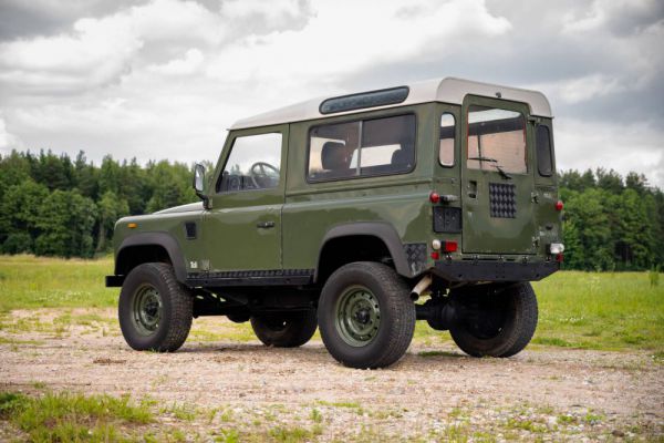 Land Rover Defender 90 1991 48120