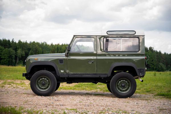 Land Rover Defender 90 1991 48123