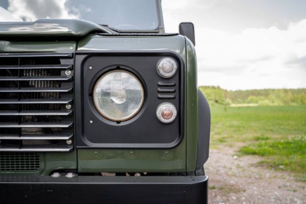 Land Rover Defender 90 1991 48124